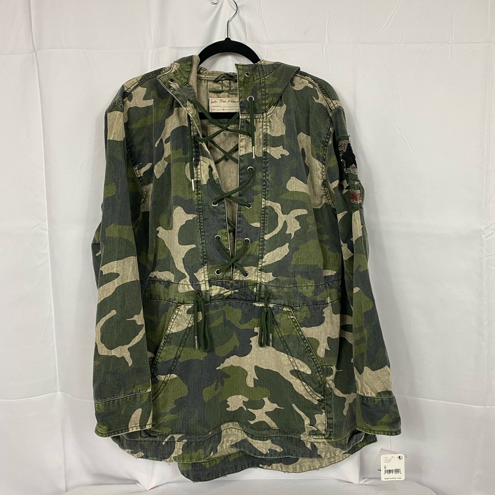 NWT women’s We The Free Small camo pullover